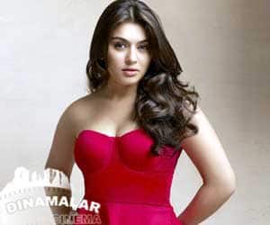 I am not out in settai; out in only vettai remake: says hansika