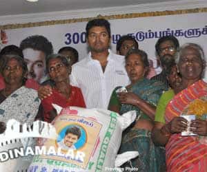 vijay gives free rice bag to poor people in his kavalan movie trailer