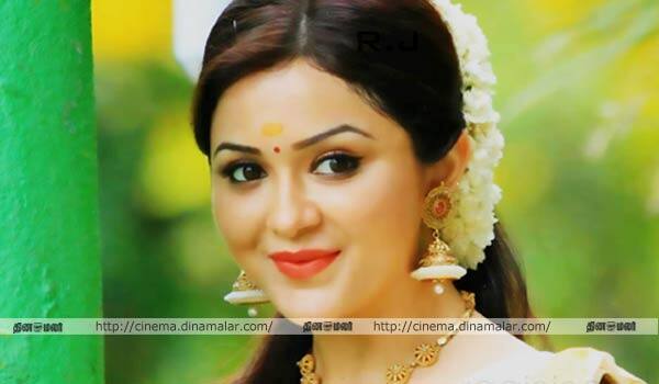 Is-Ragini-nandwani-out-from-malayalam-film-due-to-sick.?