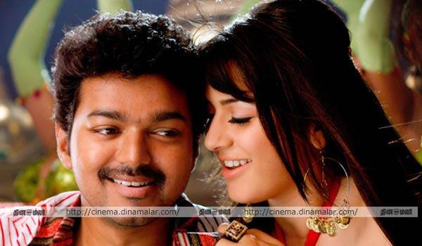 Vijay-reduces-his-speed-for-Hansika