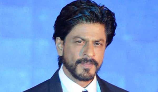 Political-activists-try-to-stop-shoot-of-Shahrukh-Khan