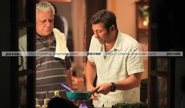 Om-Puri-spotted-shooting-for-Ghayal-Once-Again