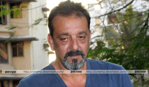 School-authorities-have-decided-to-name-Trophy-on-Sanjay-Dutt