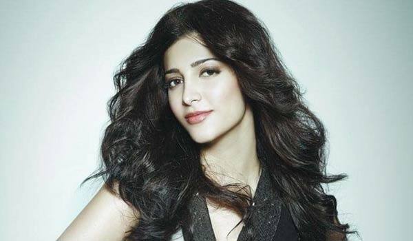 Shruti-hassan-acting-as-taxi-driver-in-Ajith-56