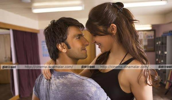 Long-and-Intense-kissing-scene-between-Ranveer-and-Anushka-in-Dil-Dhadkne-Do