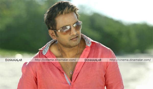 Santhanam-happy-over-theatres-increase-for-Inimey-ippadithan-movie