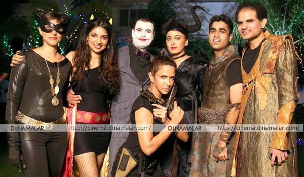 Anushka-come-in-different-costume-for-party