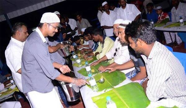 Vijay-gave-iftar-to-Muslims