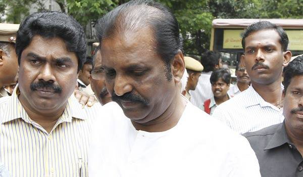 Padma-awards-low-his-respects-says-Vairamuthu