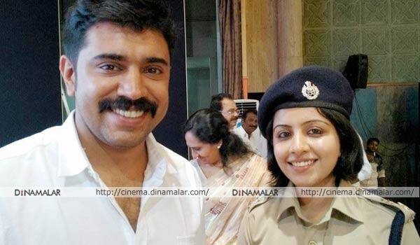 IPS-officer-under-trouble-for-taking-photo--with-Nivin-pauly