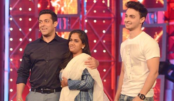 Salman-all-set-to-become-Mama-Once-again