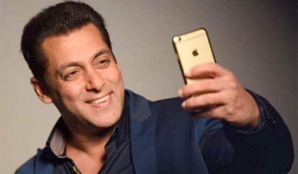 Selfie-with-fan-:-Salman-khan-under-probled