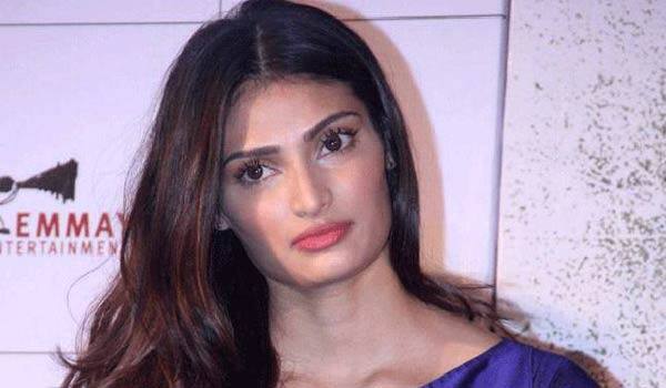 I-have-to-learn-a-lot-says-Athiya-Shetty