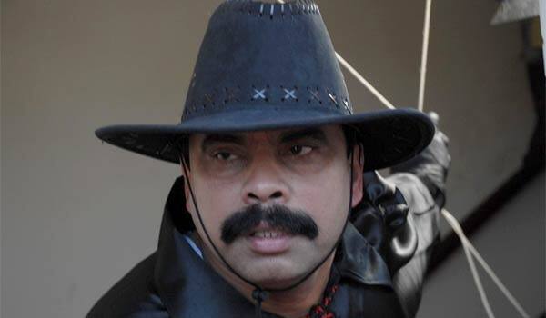 Srinivasan-acting-hero-in-Mohana
