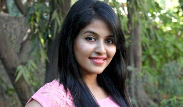 Director-strictly-says-to-anjali-not-to-share-anything
