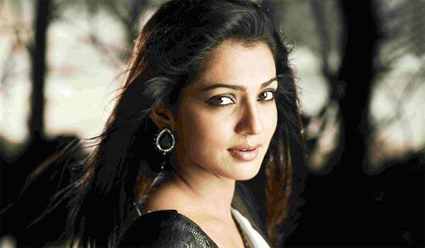 I-will-not-select-movie-for-hero-says-Poo-Parvathi
