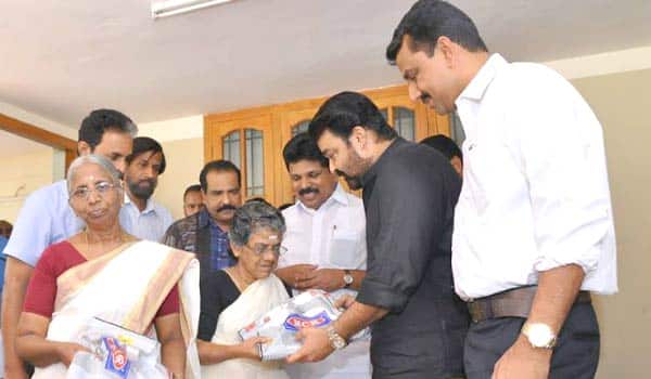 Mohanlal-helps-to-Oldage-people