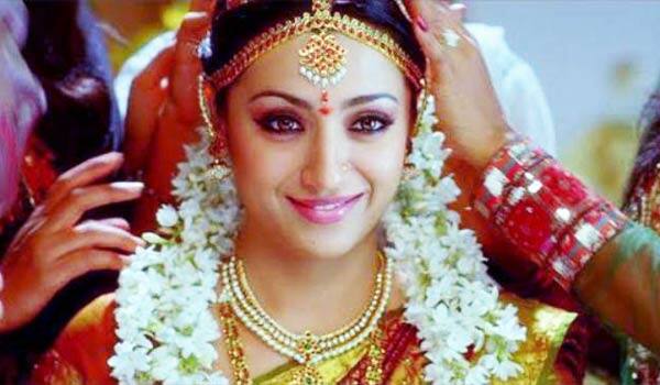 Trisha-gives-her-wedding-work-to-her-mother