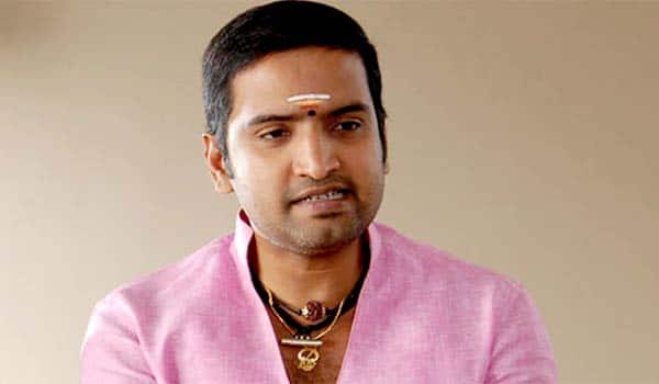 Santhanam-sing-a-song-in-Air