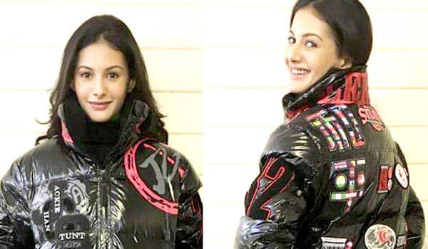 Jackie-chan-gifted-Jacket-to-Amyra