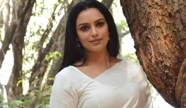 Swetha-Menon-to-act-as-Male