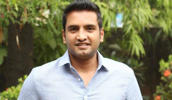 Santhanam-feels-that-Poster-review