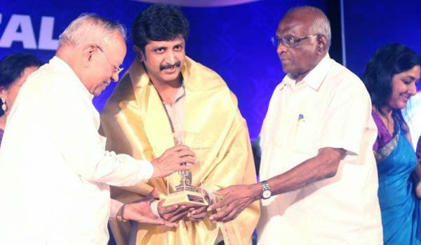 Nagireddy-Award-to-Mohanraja