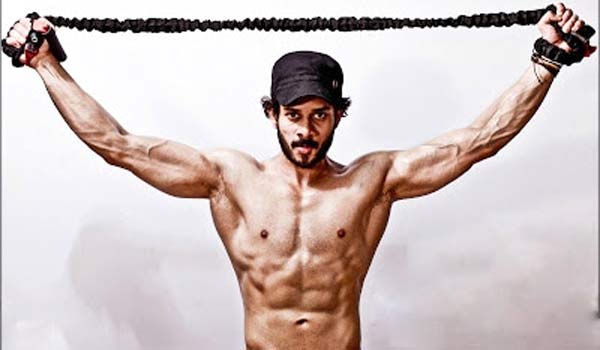 Bharath-work-out-in-Shooting-spot