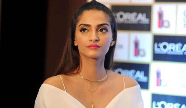 Sonam-wants-to-support-Kangana-but-Hrithik-is-her-Friend