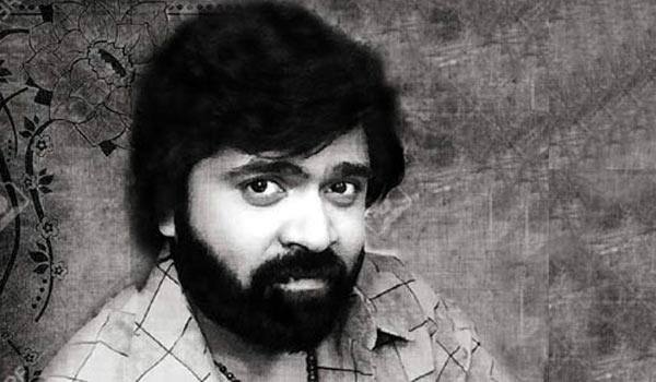 simbu-acts-as-his-fathers-fan-in-AAA-movie