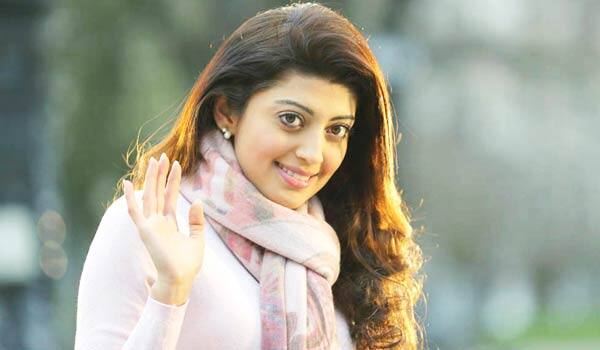 Pranitha-backs-as-solo-heroine-after-4-years