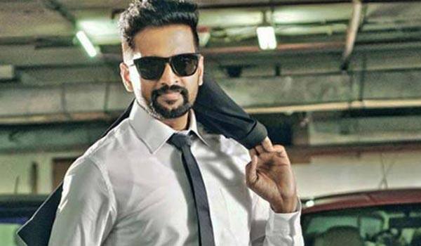 Santhanam-movie-under-trouble-:-director-appear-in-court