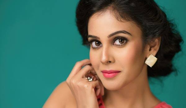 Chandini-acting-in-10-films-becoming-Busy-Actress-in-Kollywood