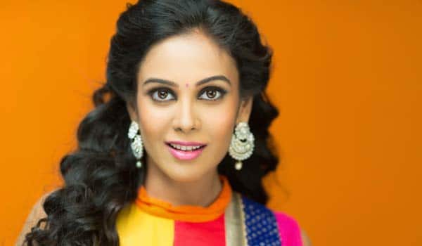 in-the-peak-of-happiness-actress-chandini
