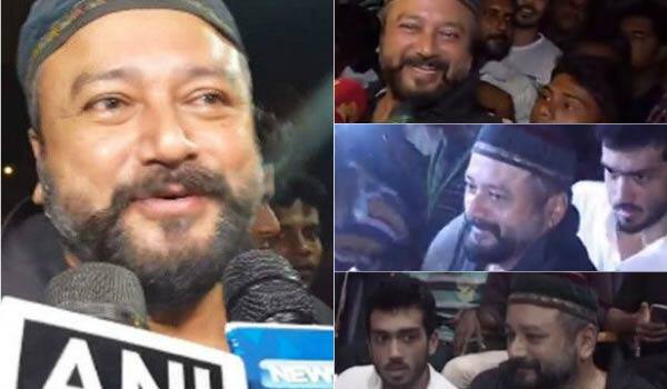 early-morning-show-for-kabali-actor-jayaram-in-kasi-theater