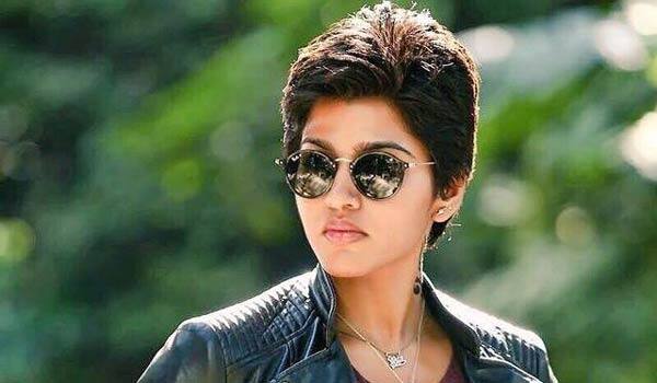 fans-made-a-great-surprise--to-dhanshika-after-kabali