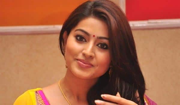 Sneha-remainds-that-she-will-act-as-heroine