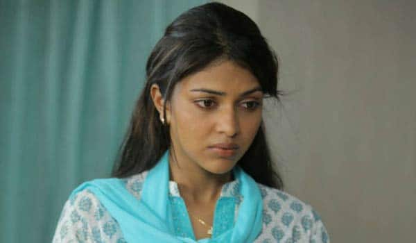 amala-paul-is-stopped-to-act-in-malayalam-movies-temporarily