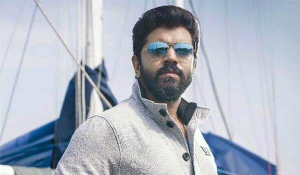 gets-trained-in-kalari-fight-and-stealing-actor-nivin-pauly-in-the-movie-kayamkulam-kochunni