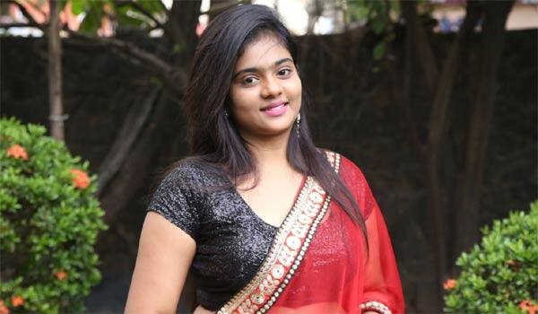 manjal-movie-heroine-sasi-is-waiting-for-her-movie-to-release