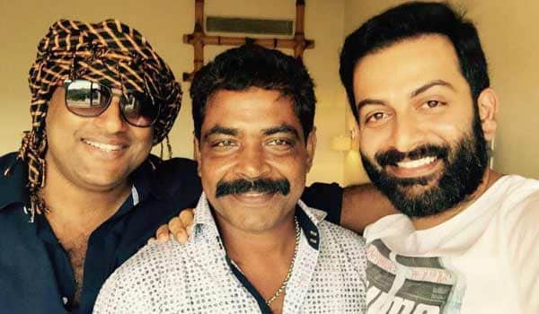 Why-Mohanlal-acting-in-Prithviraj-direction?