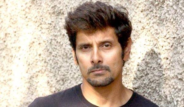 vikram-to-act-in-a-telugu-movie-before-samy--2