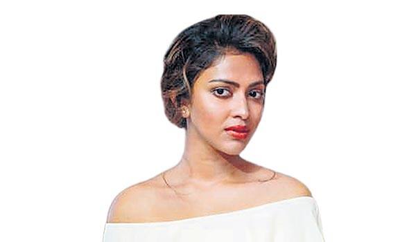 amala-paul-now-also-in-glamour-role