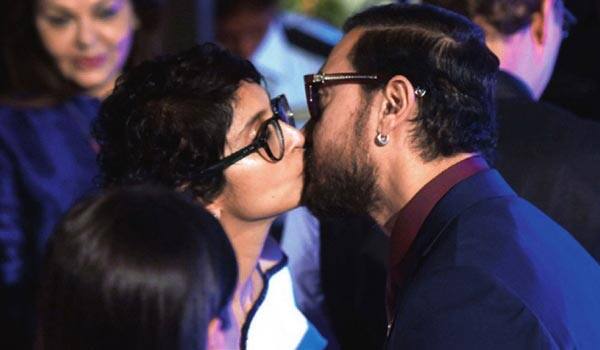 Aamir-Khan-was-clicked-kissing-wife-Kiran