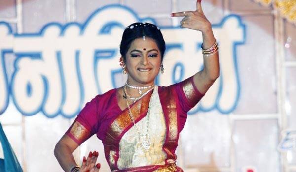 Marathi-actress-Ashwini-Ekbote-died-in-Pune-while-performing-on-stage