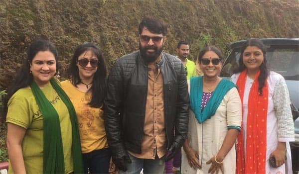 mammootty-with-the-old-actress-on-shoot