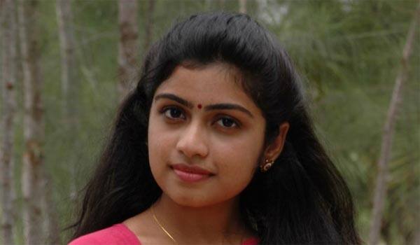 no-glam-role-says-actress-mannasha-of-sandikuthirai