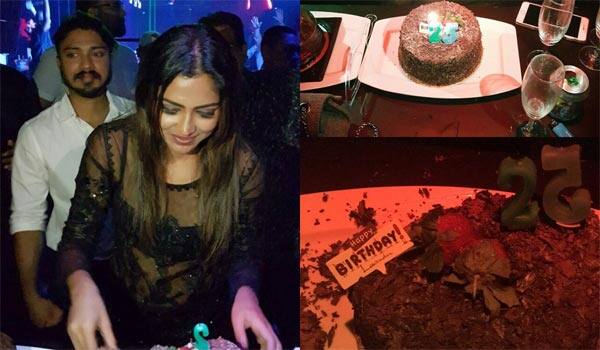 amala-paul-celebrates-her-25th-brithday-with-her-family-and-friends