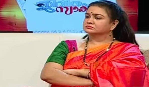 urvashi-is-cast-the-tv-show-jeevitham-sakshi-and-got-in-to-issue