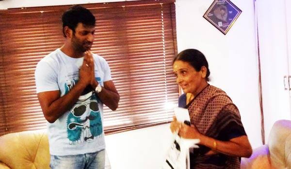 Vishal-helps-to-Music-director-Chandraboses-wife
